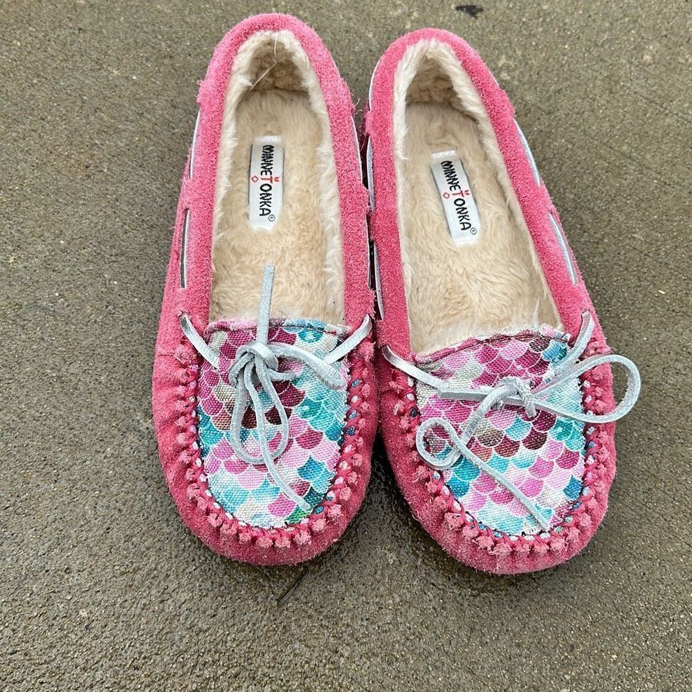 Minnetonka Girls Pink Moccasin Slippers with Mermaid Scale Accent